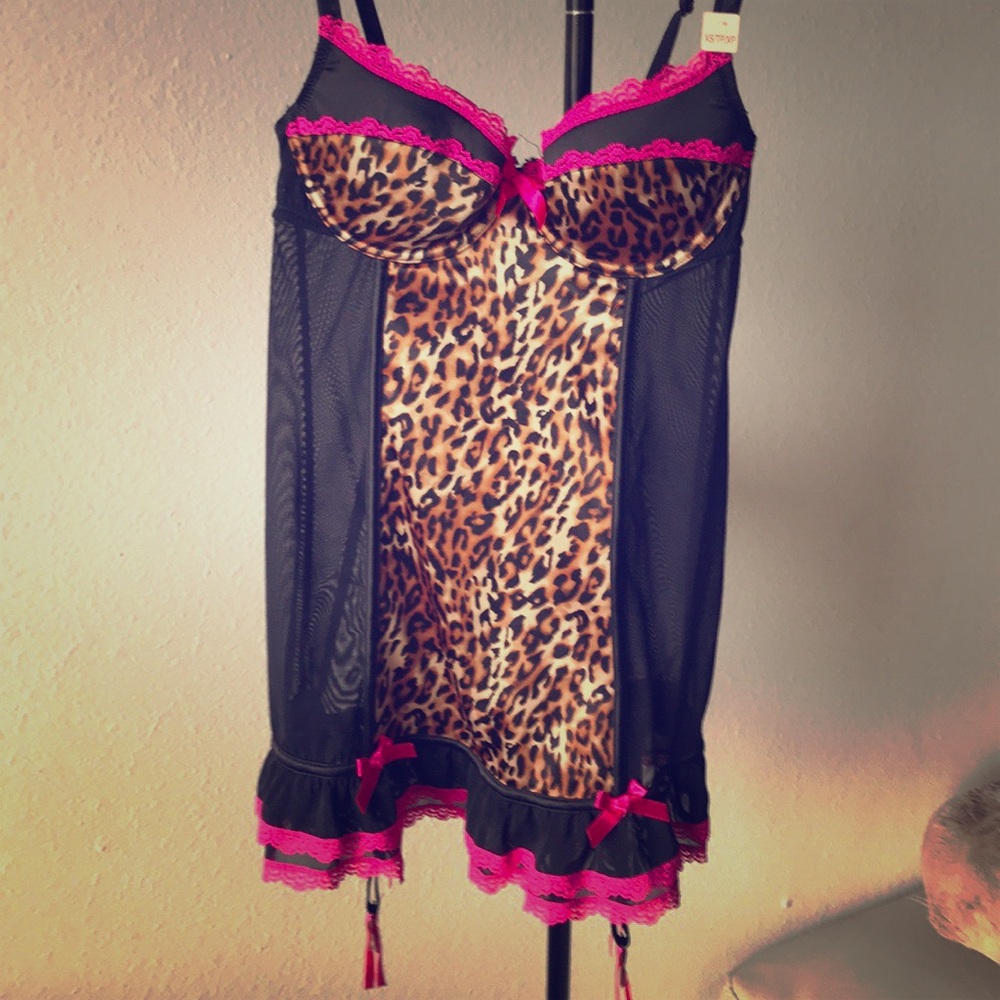 Sale❗️⬇️LA SENZA Hot pink and black lingerie